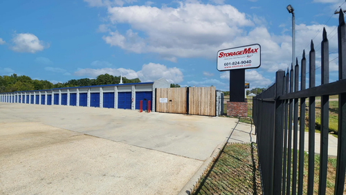 StorageMax Brandon on 80 storage facility exterior view